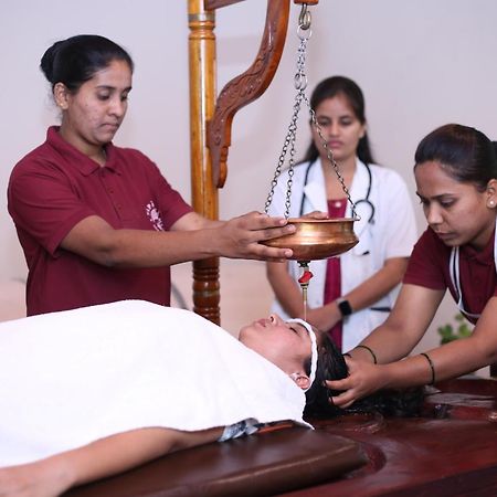 Hotel Tapasya Health & Wellness Jaysingpur Esterno foto